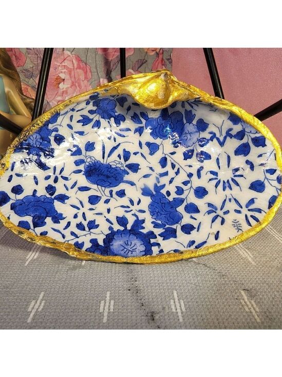 Other - DECOUPAGE CLAM SHELL DECOUPAGE BLUE FLOWERS 💐 ON A CLAM SHELL TRINKET DISH